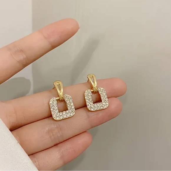 NEW Elegant Square Gold 18k Diamond Evening Hollow Geometrical Earrings - Picture 6 of 7